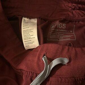 MAROON FIG BOTTOMS SIZE MEDIUM FOR SALE WORN TWICE
